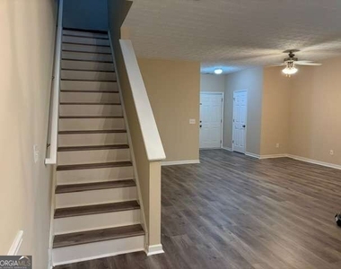 226 Ridge Mill Drive - Photo Thumbnail 7