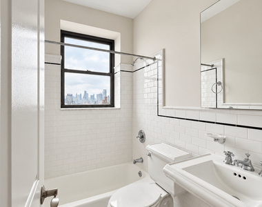 E 10th st / 2nd ave - Photo Thumbnail 9