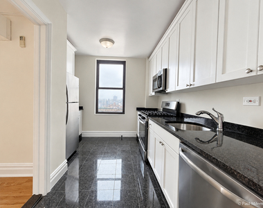 E 10th st / 2nd ave - Photo Thumbnail 6