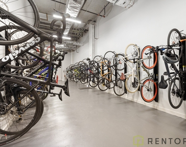 960 franklin ave #213 - Photo Thumbnail 18