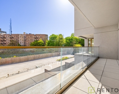960 franklin ave #213 - Photo Thumbnail 9