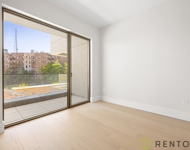 960 franklin ave #213 - Photo Thumbnail 7