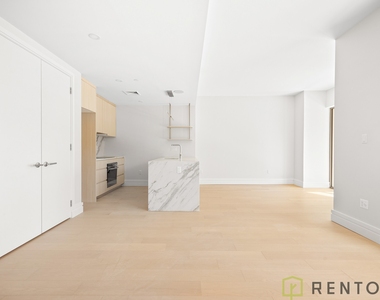 960 franklin ave #213 - Photo Thumbnail 4
