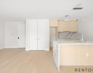 960 franklin ave #213 - Photo Thumbnail 6