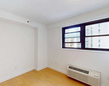 222 East 39th Street - Photo Thumbnail 4