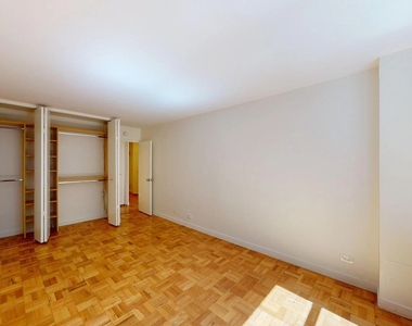 333 East 49th Street - Photo Thumbnail 3