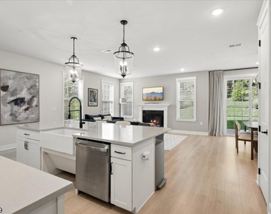 161 Jasmine Drive - Photo Thumbnail 11