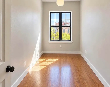 241 Jefferson Street - Photo Thumbnail 6