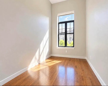 241 Jefferson Street - Photo Thumbnail 4