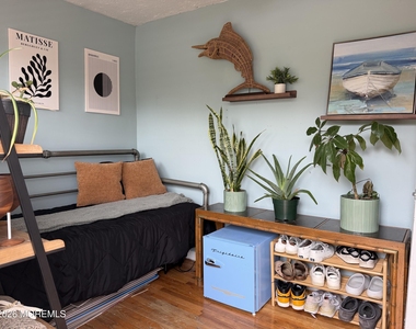 805 Dudley Lane - Photo Thumbnail 1