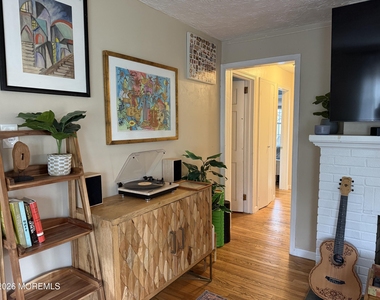805 Dudley Lane - Photo Thumbnail 6