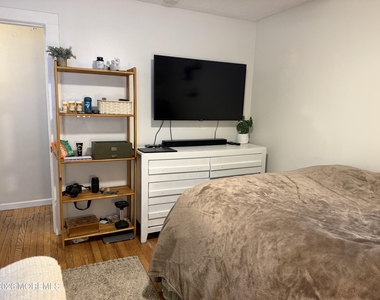 805 Dudley Lane - Photo Thumbnail 9