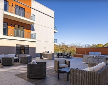 185 Morris Avenue - Photo Thumbnail 7