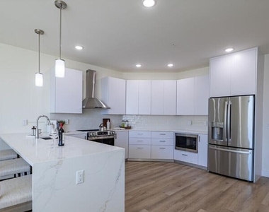 185 Morris Avenue - Photo Thumbnail 2