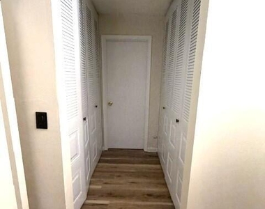 401 Sunshine Court - Photo Thumbnail 8