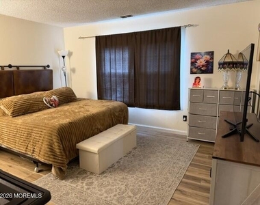 401 Sunshine Court - Photo Thumbnail 6