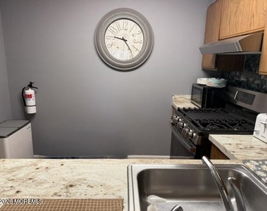 401 Sunshine Court - Photo Thumbnail 5