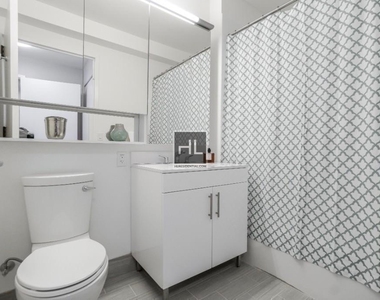 West 57th Street - Photo Thumbnail 3