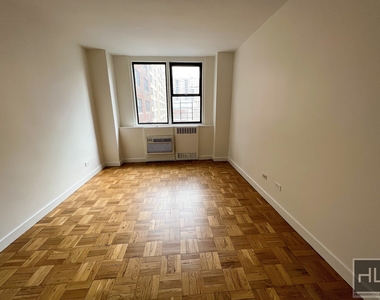 East 79th Street - Photo Thumbnail 7