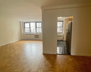 East 79th Street - Photo Thumbnail 2