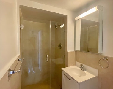 East 79th Street - Photo Thumbnail 11