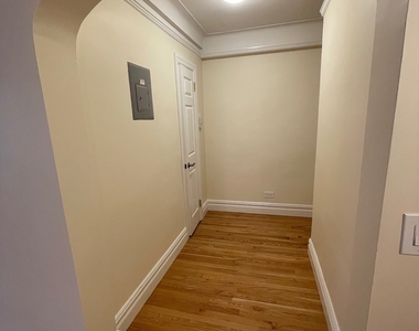 Christopher St - Photo Thumbnail 1