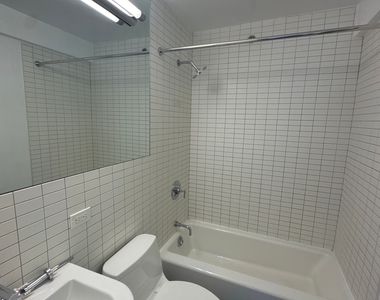 East 39th Street - Photo Thumbnail 3