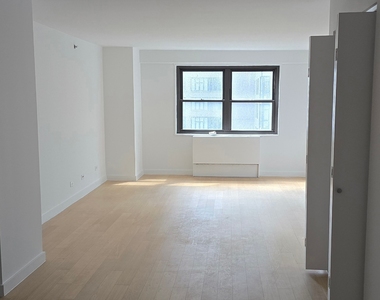 East 39th Street - Photo Thumbnail 2