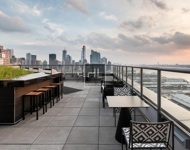West 57th Street - Photo Thumbnail 2