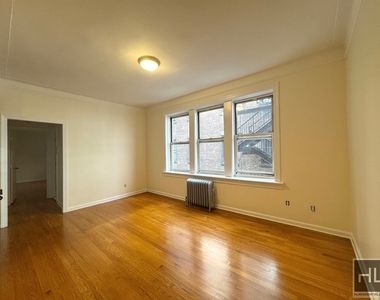 West 13 Street - Photo Thumbnail 5