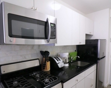 West 48th Street - Photo Thumbnail 1