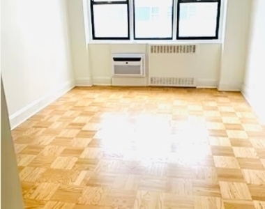 East 79th Street - Photo Thumbnail 2