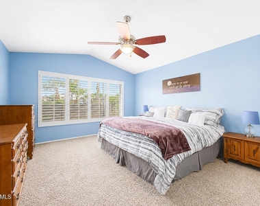 6322 W Potter Drive - Photo Thumbnail 8