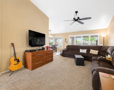 6322 W Potter Drive - Photo Thumbnail 3