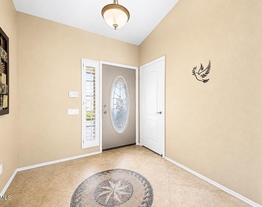 6322 W Potter Drive - Photo Thumbnail 2