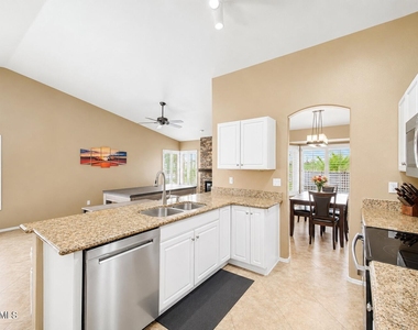 6322 W Potter Drive - Photo Thumbnail 5