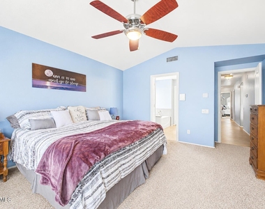6322 W Potter Drive - Photo Thumbnail 9