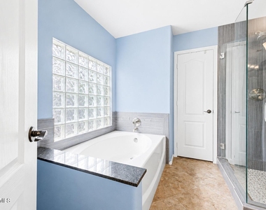 6322 W Potter Drive - Photo Thumbnail 11