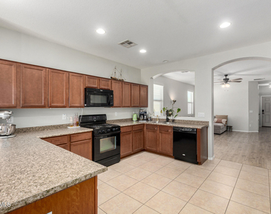 18864 N Lariat Road - Photo Thumbnail 5