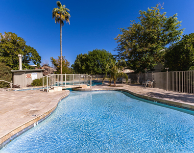 1201 E Rose Lane - Photo Thumbnail 15