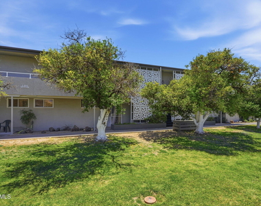 1201 E Rose Lane - Photo Thumbnail 14