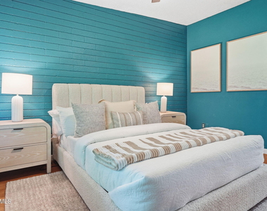 1201 E Rose Lane - Photo Thumbnail 9