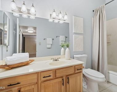 1201 E Rose Lane - Photo Thumbnail 12
