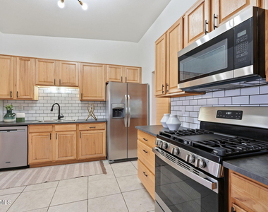 1201 E Rose Lane - Photo Thumbnail 7