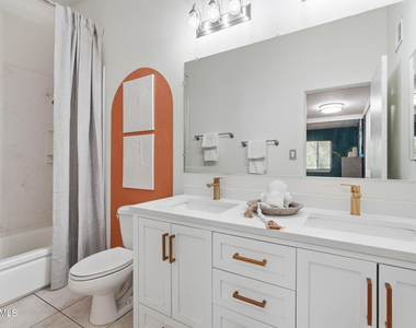 1201 E Rose Lane - Photo Thumbnail 11