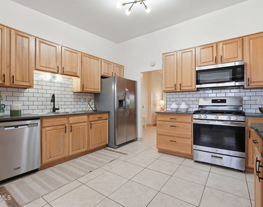 1201 E Rose Lane - Photo Thumbnail 6