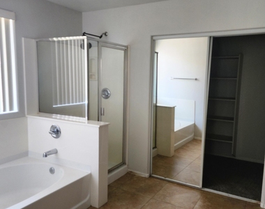 11229 W Chase Drive - Photo Thumbnail 9