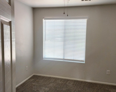 11229 W Chase Drive - Photo Thumbnail 10