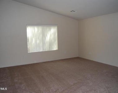 11229 W Chase Drive - Photo Thumbnail 8