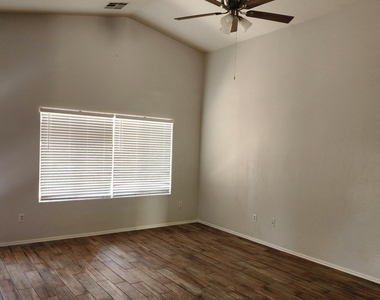 11229 W Chase Drive - Photo Thumbnail 6